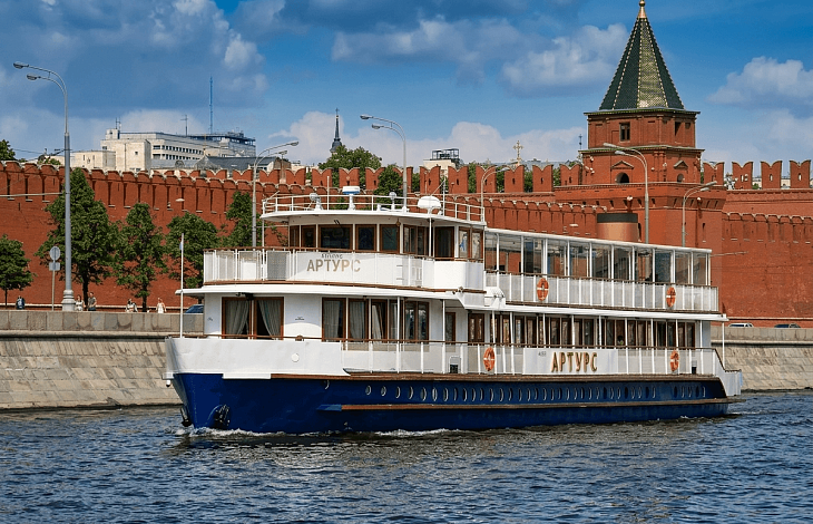 Теплоход Артурс аренда в Москве – цены на официальном сайте